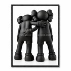 Tableau Kaws noir montrant deux personnages vus de dos avec les bras autour des épaules.