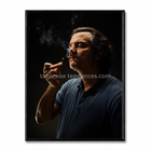 Tableau portrait Éloge du Silence, homme fumant dans une lumière sombre et cinématographique