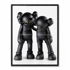 Tableau Kaws noir avec deux personnages côte à côte vus de face, l’un soutenant l’autre.