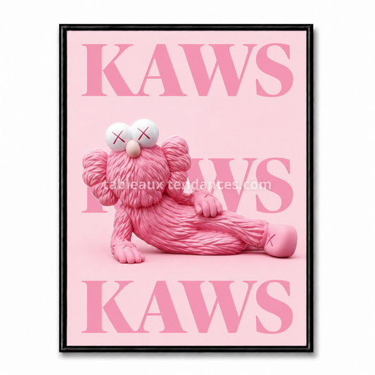 Tableau rose avec personnage Companion allongé devant une grande composition typographique rose.